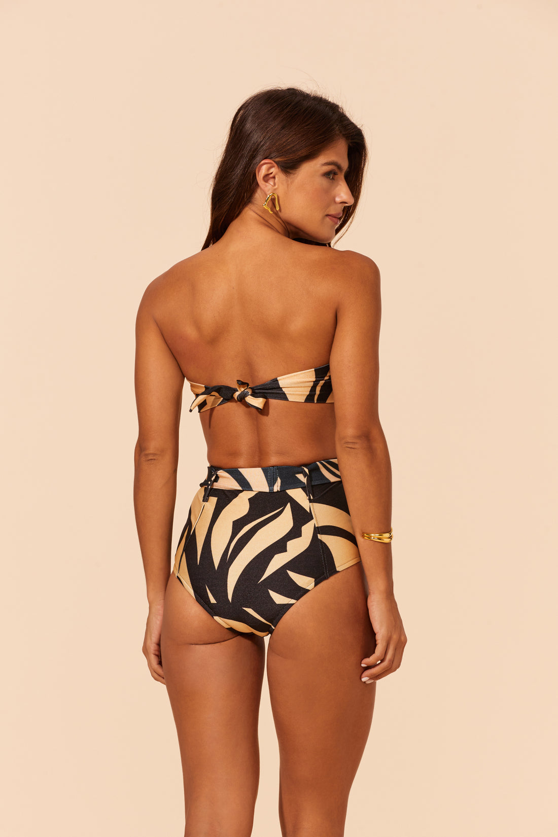 Model Back: Lua Morena Two Piece Swimwear Set Brisa-Da-Noite Tqc-Argola Hot-Pants-Cinto
