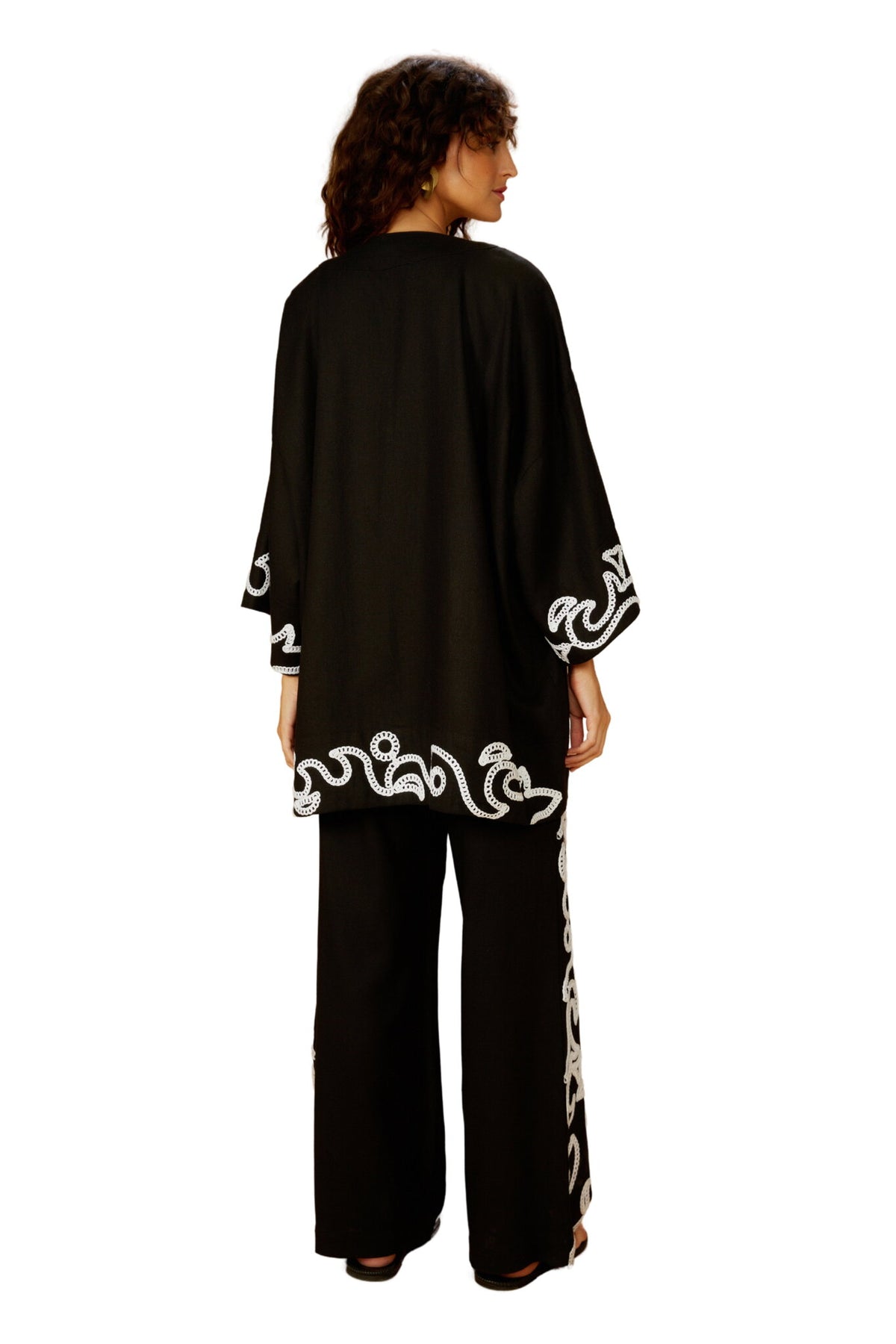 Model Back: Blueman Kaftans And Kimonos Kimono Barrado Preto