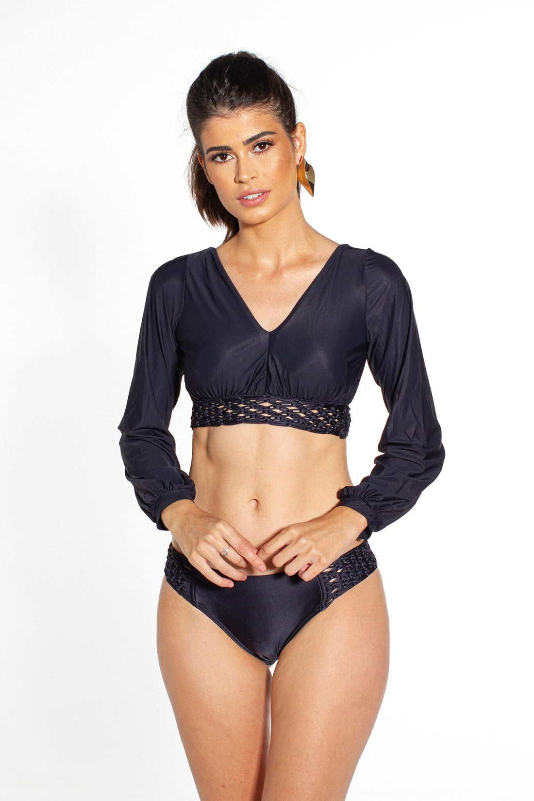 Model Front: Lua Morena Bikini Tops Top Bufante Macrame Preto