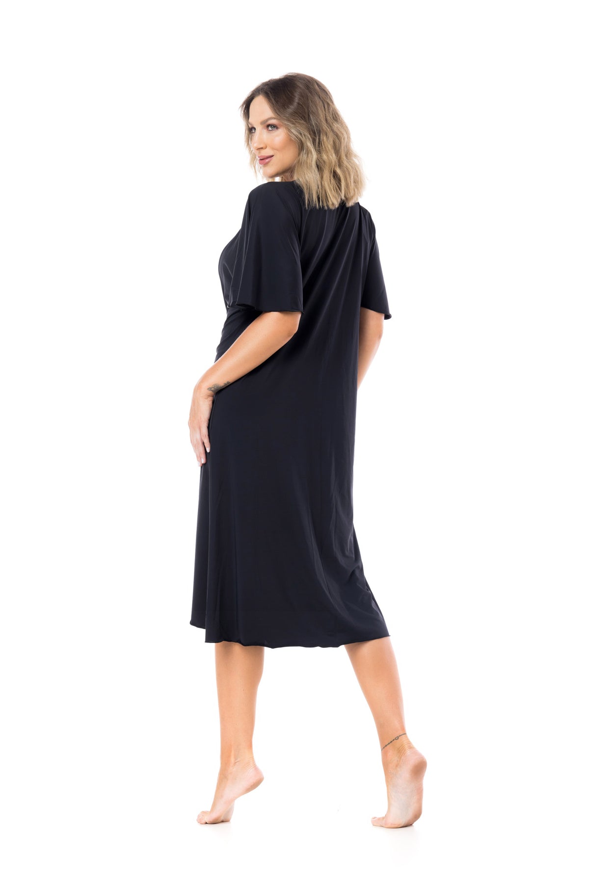Model Back: La Playa Midi Dresses Vestido Crepe Preto