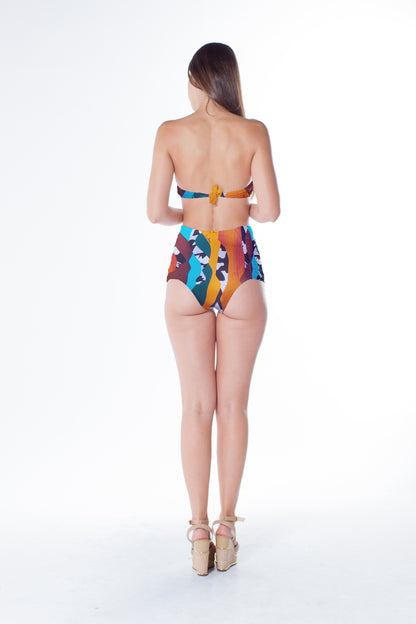 Model Back: Lua Morena Bikini Tops Top Franzido Metal Dunas