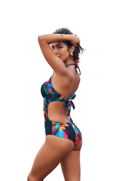 Model Back: Lua Morena One Piece Swimsuits Meia-Taca Brinco Preto