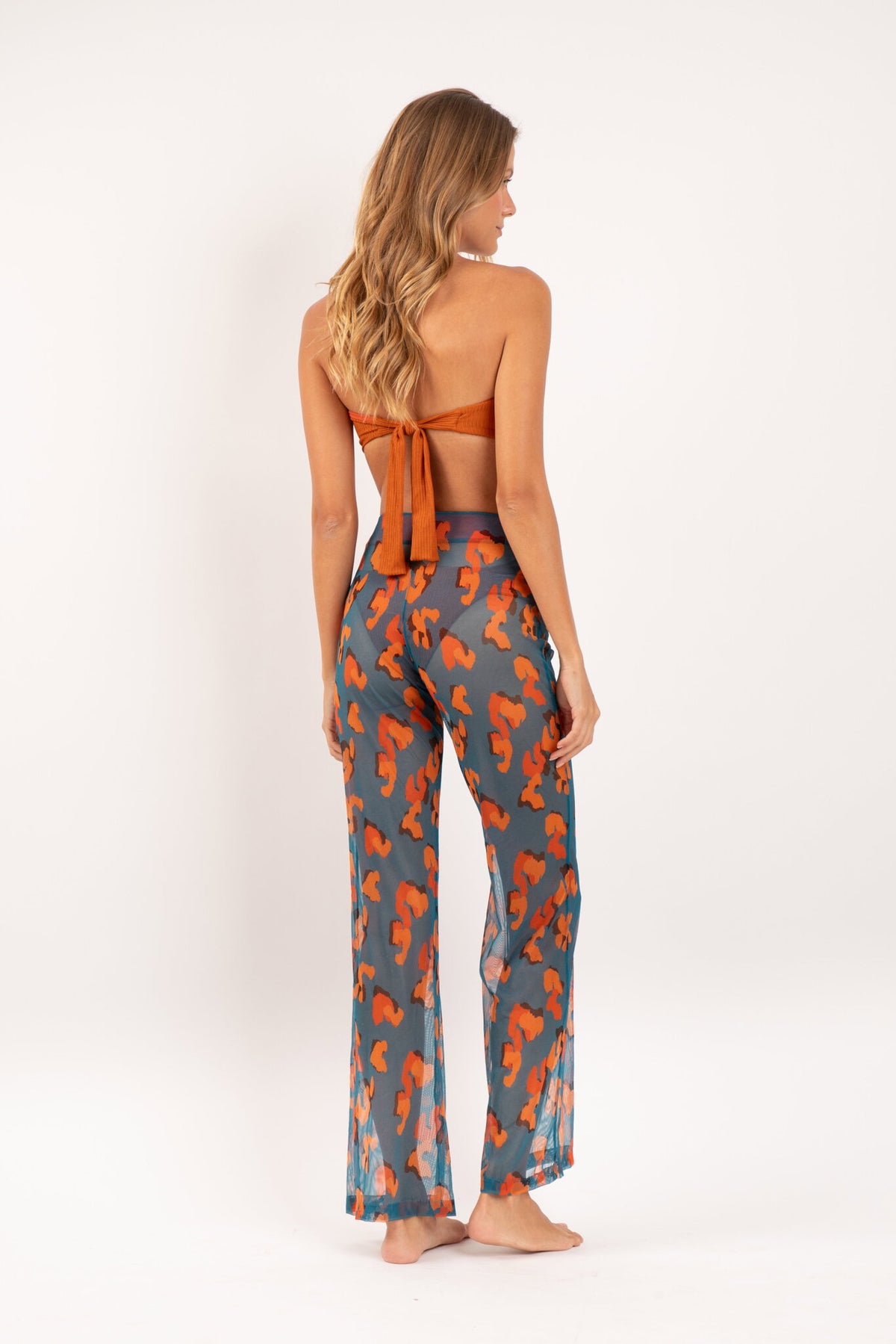 Model Back: Rio De Sol Pants Luma Pants Lana
