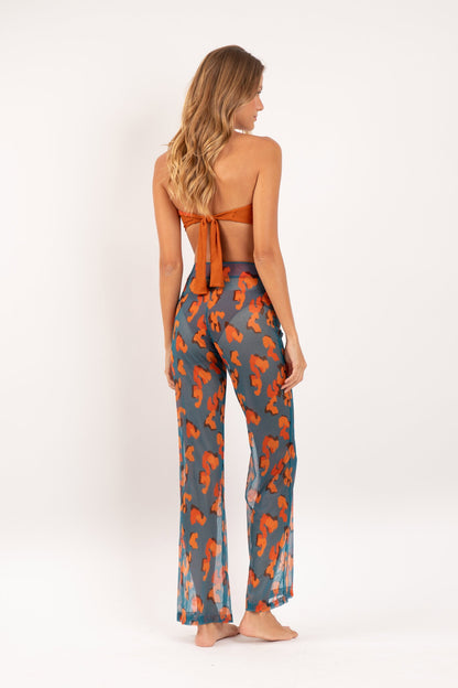 Model Back: Rio De Sol Pants Luma Pants Lana