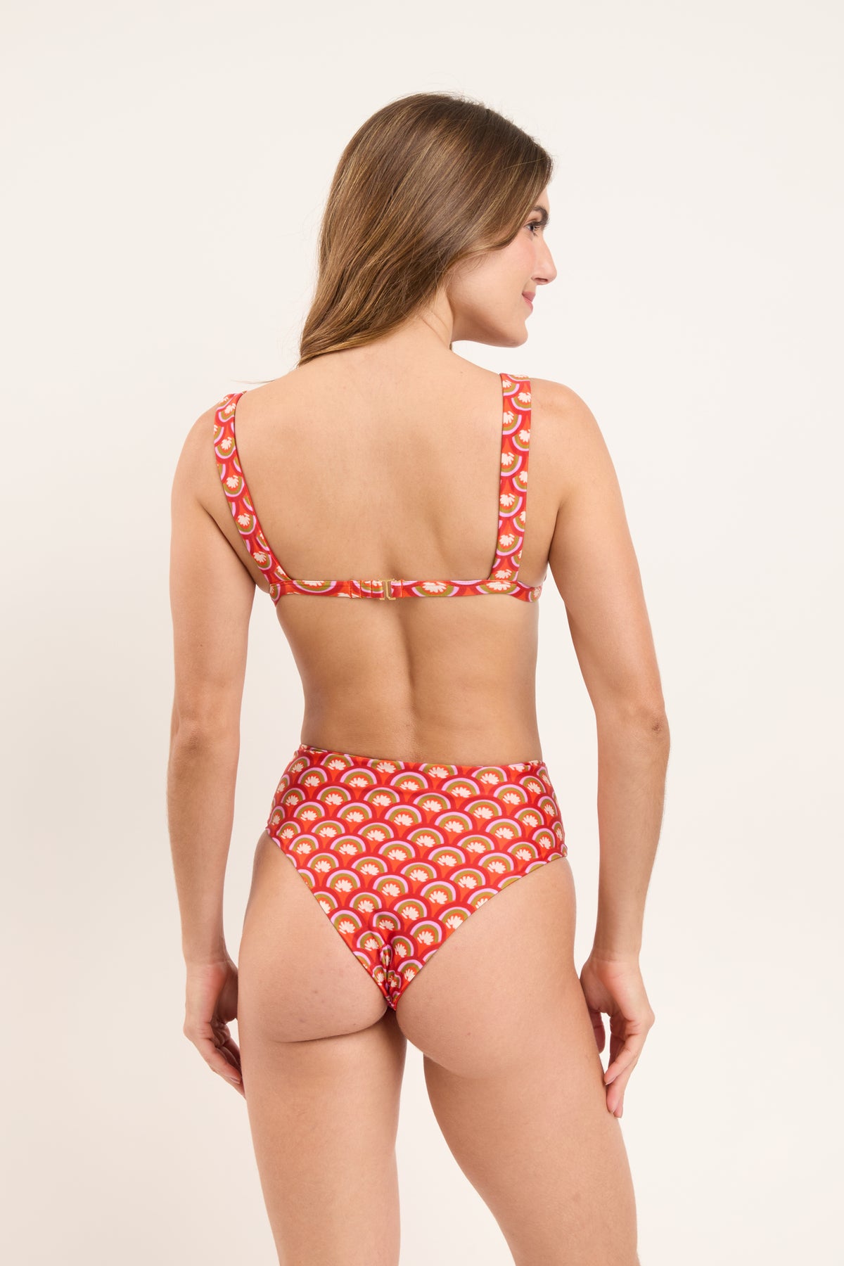 Model Back: Rio De Sol Top Top Floral-Scales Hera