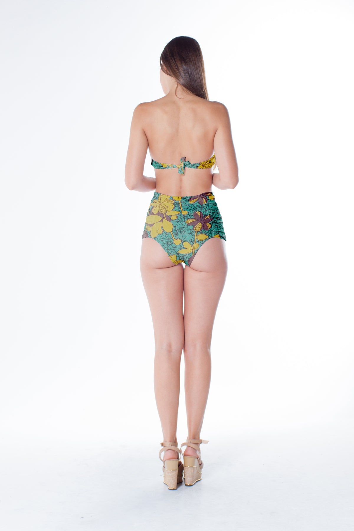 Model Back: Lua Morena Bikini Tops Top Franzido Metal Rendeira