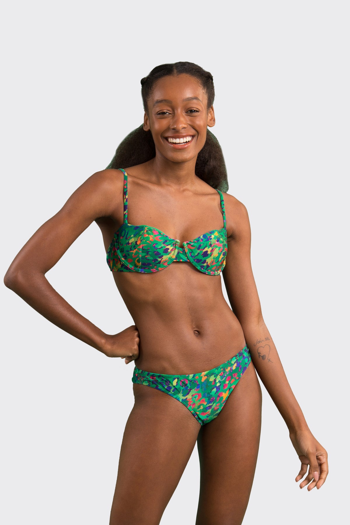 Model Front: Rio De Sol Bikini Tops Top Wilds Balconet