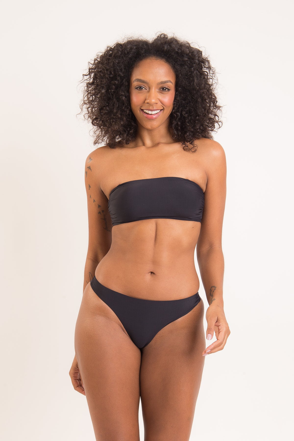 Model Front: Rio De Sol Bikini Tops Top Nero Bandeau-Reto