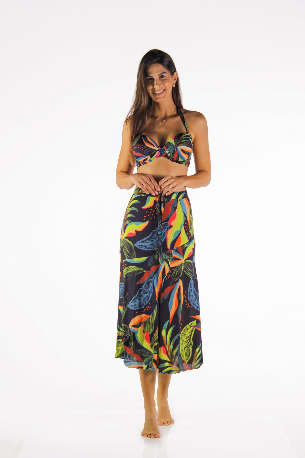 Model Front: La Playa Skirts Saia Babado Jardins