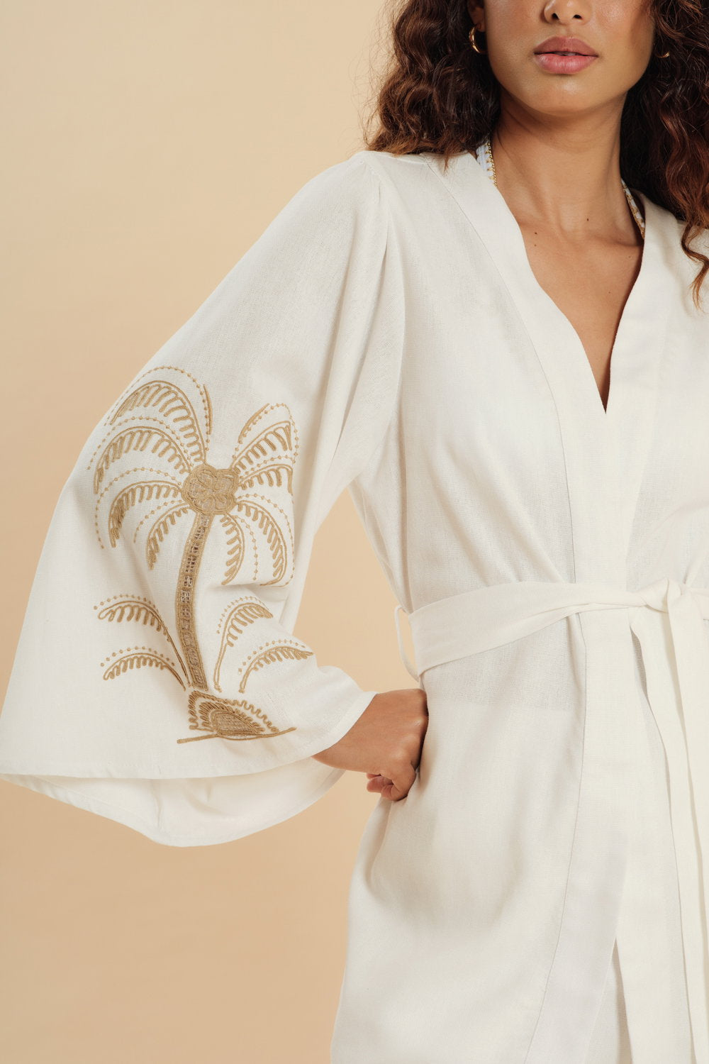 Image 02: Blueman Kaftans And Kimonos Offwhite Kimono Tropical