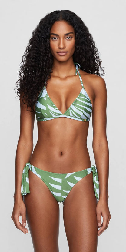 Model Front: Lua Morena Two Piece Swimwear Set Brisa-Da-Floresta Triangulo Laco