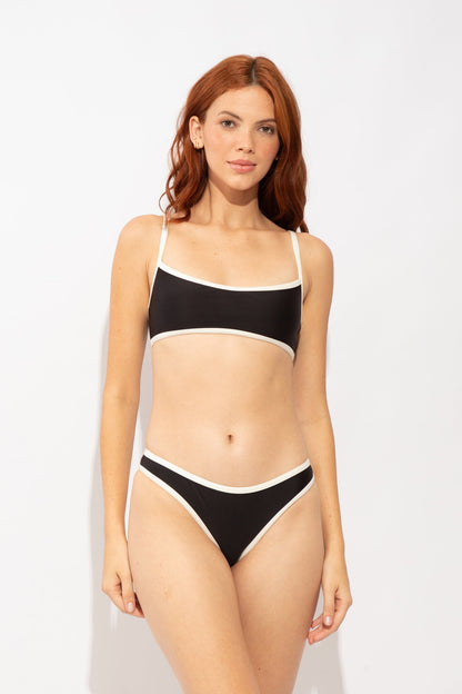 Model Front: Rio De Sol Bikini Bottoms Bottom Bold-Black Essential-Vies