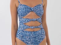 Video: Rio De Sol One Piece Swimsuits Chuva Stella